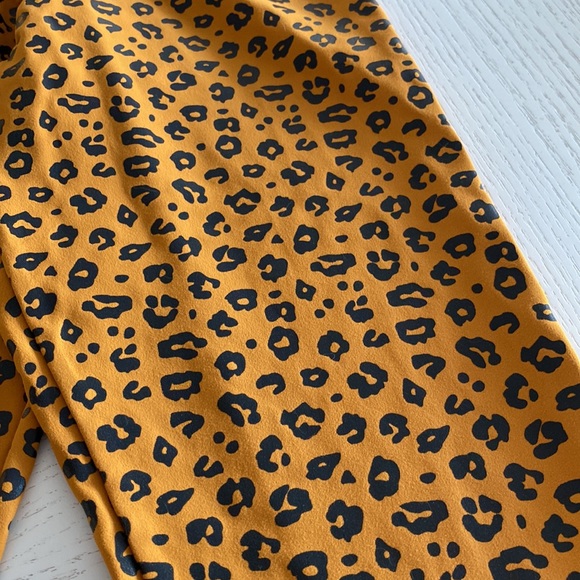 NWT - Exoticathletica Capri Performance Leggings - Picture 3 of 6